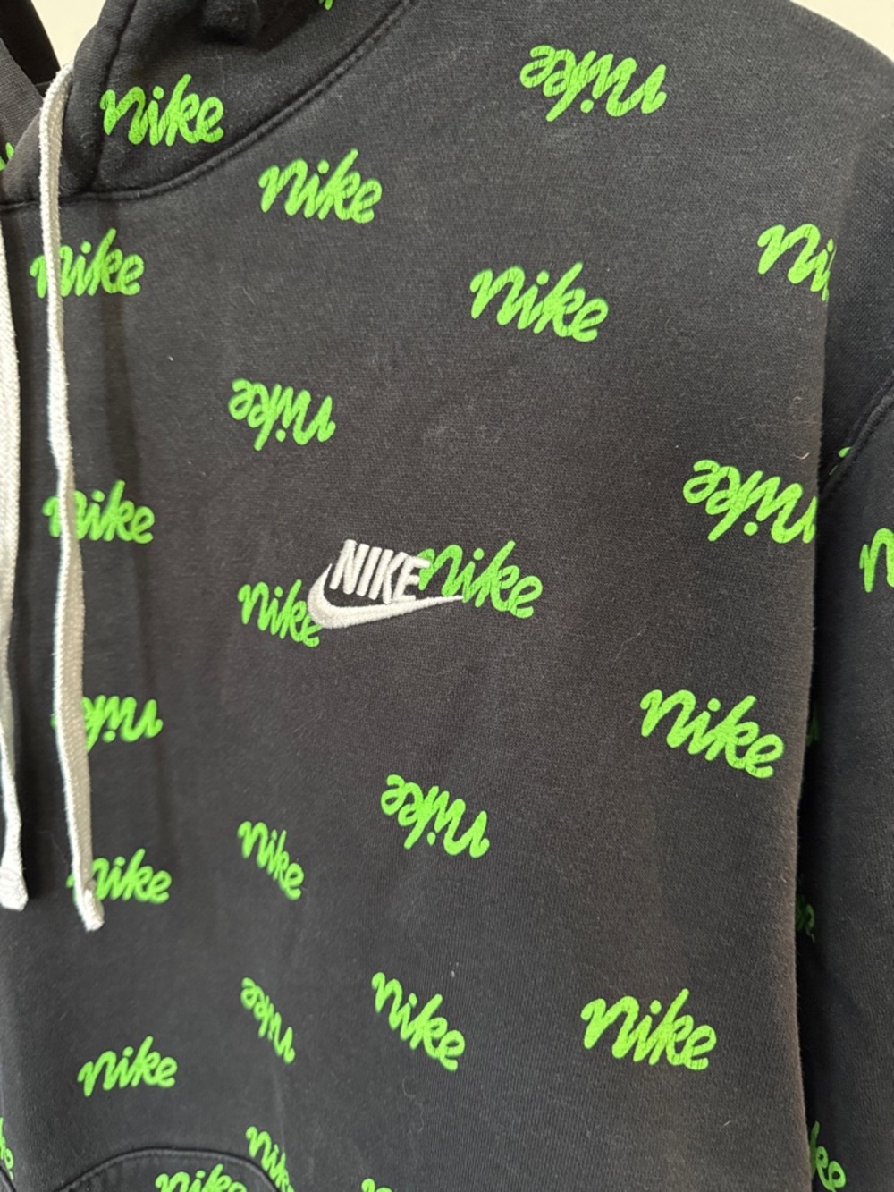 Nike vintage Black Hoodie with Green Script logo Print XL - Picture 2 of 12